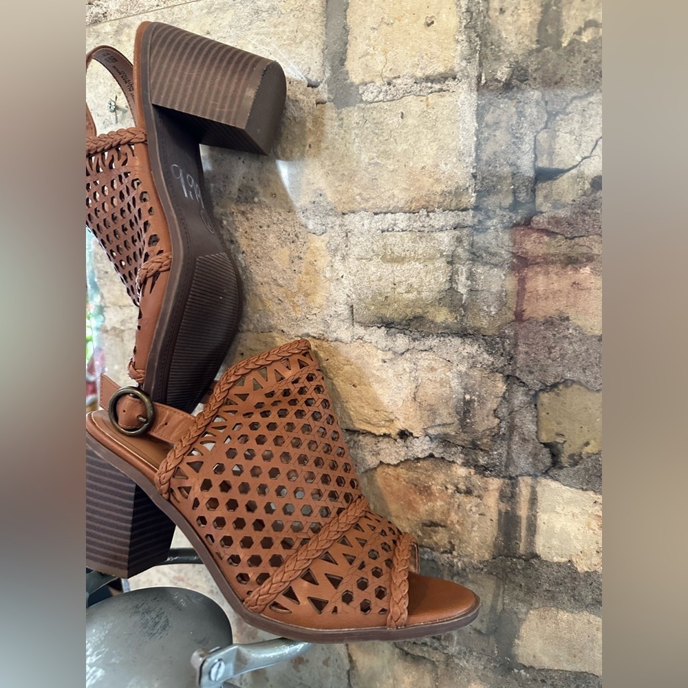 Big Buddha Womens Brown Perforated Vegan Leather Peep Toe Slingback Sandals - Picture 4 of 4